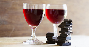 Chocolade en rode wijn verminderen de kans op rimpels