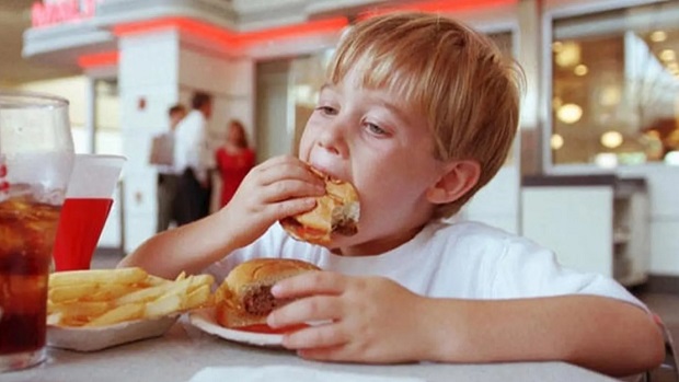 Junkfood verhoogt astma en eczeem bij pubers