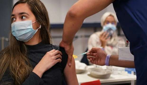 Spike-eiwit blijft jaren na coronavaccin circuleren: de verborgen risico’s